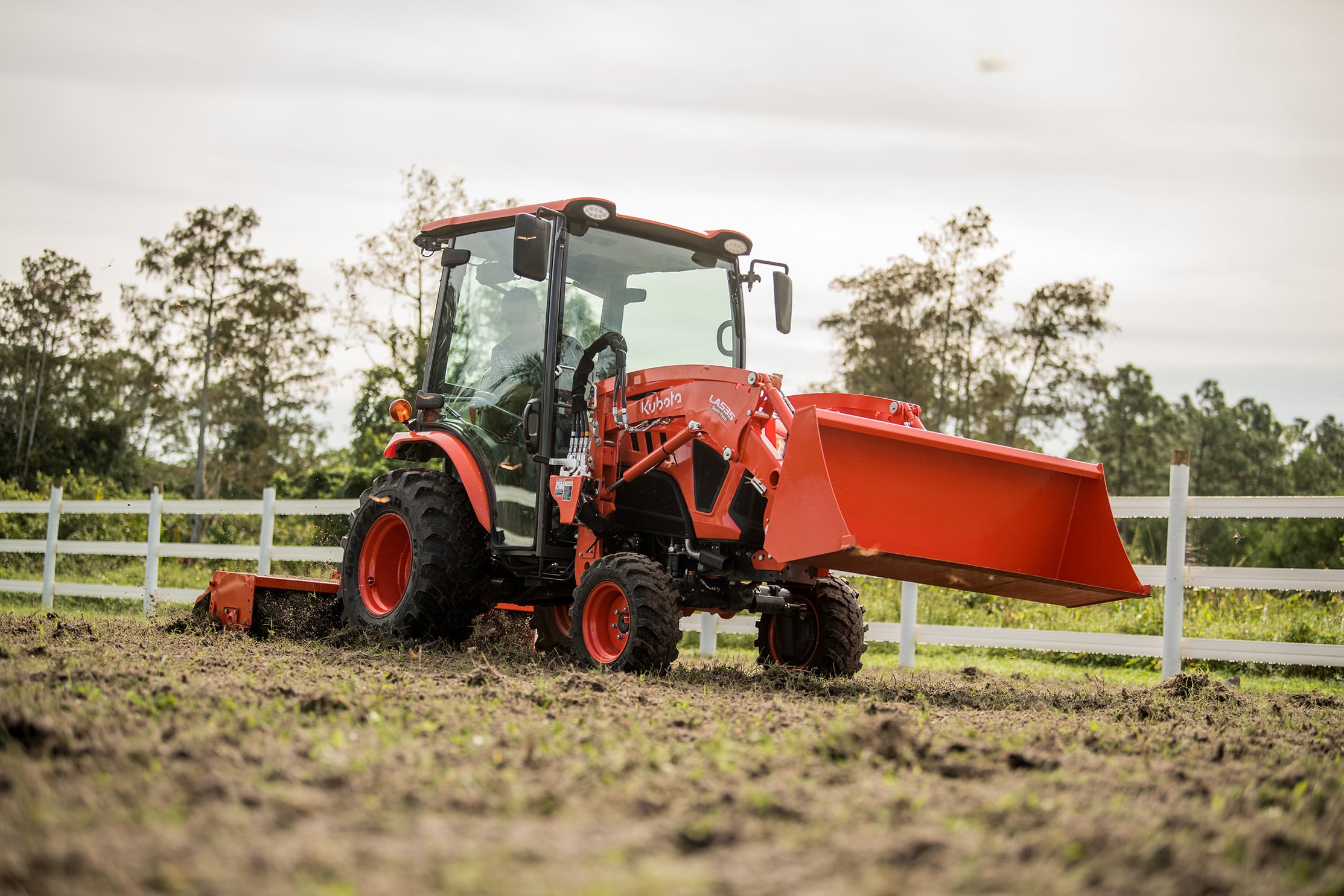 LX SERIES Compact Tractor