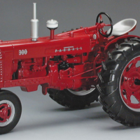 1/16 Farmall 300 Narrow Front Tractor, High Detail – SpecCast - Image 2