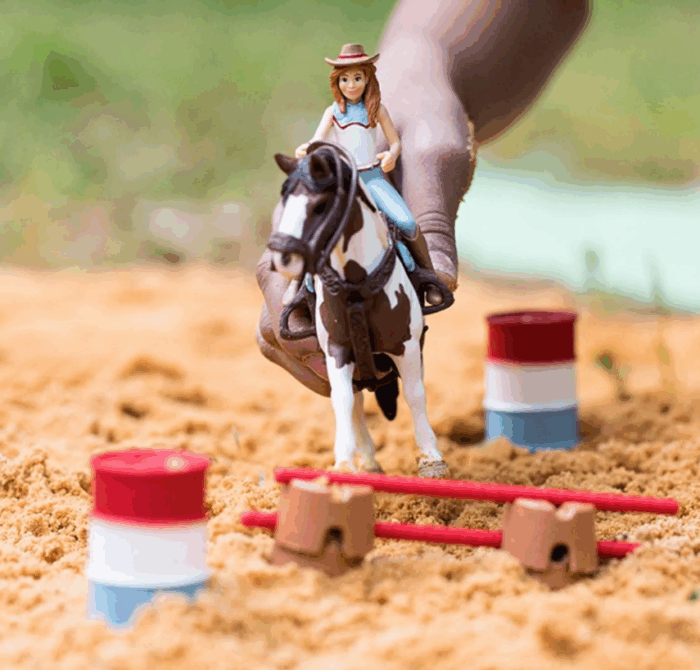 Schleich 1/20 Scale HORSE CLUB Hannah's Western riding set - Image 9