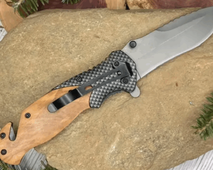Laser engraved folding tactical knife - Image 25