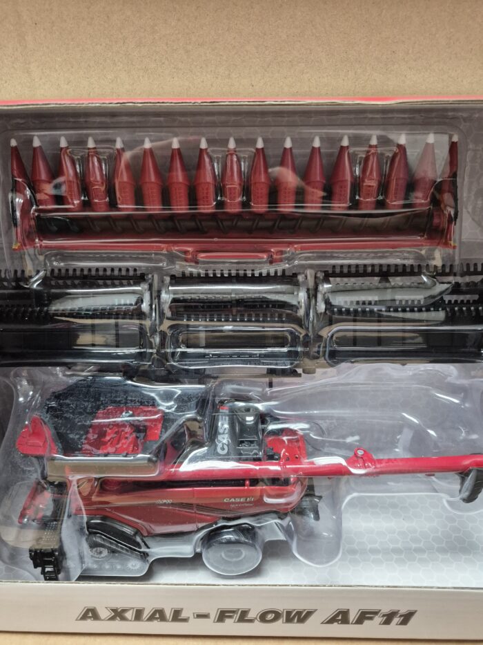 1/64 Case IH Axial-Flow AF11 Combine with Draper Head & Corn Head by ERTL - Image 2