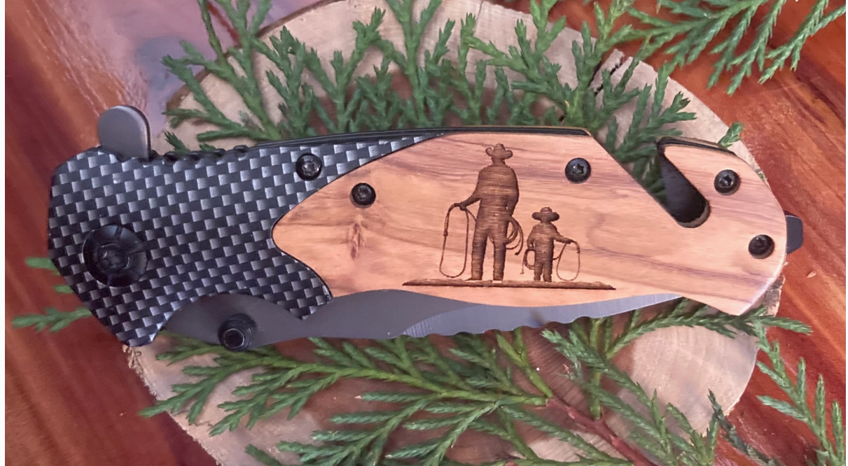Laser engraved folding tactical knife - Image 29