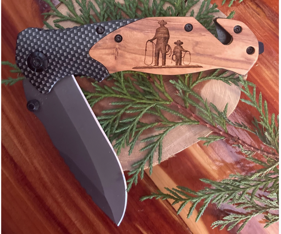 Laser engraved folding tactical knife - Image 30