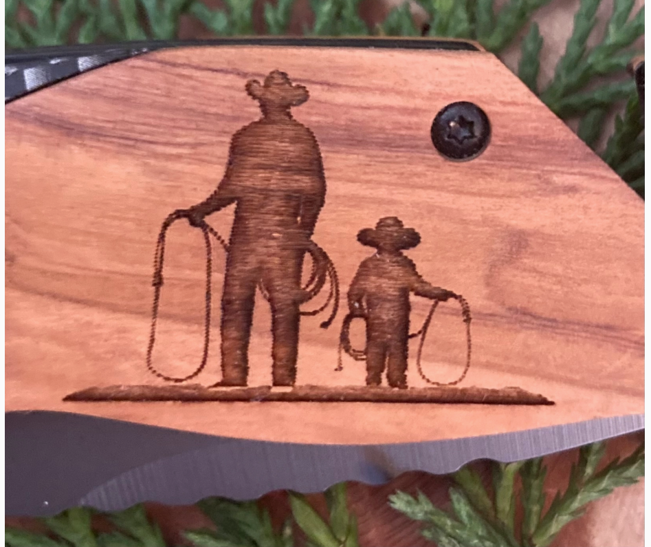 Laser engraved folding tactical knife - Image 31