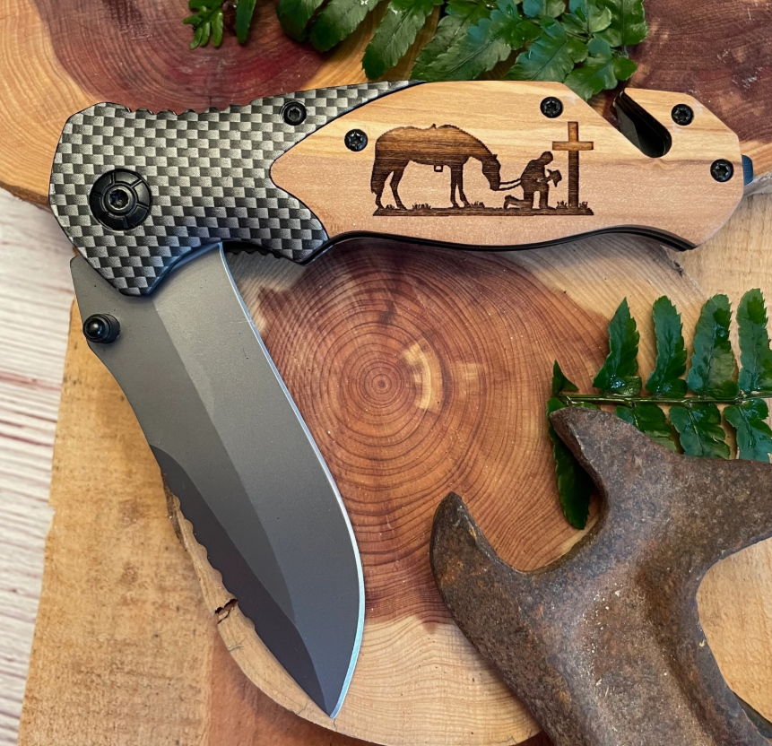 Laser engraved folding tactical knife - Image 38