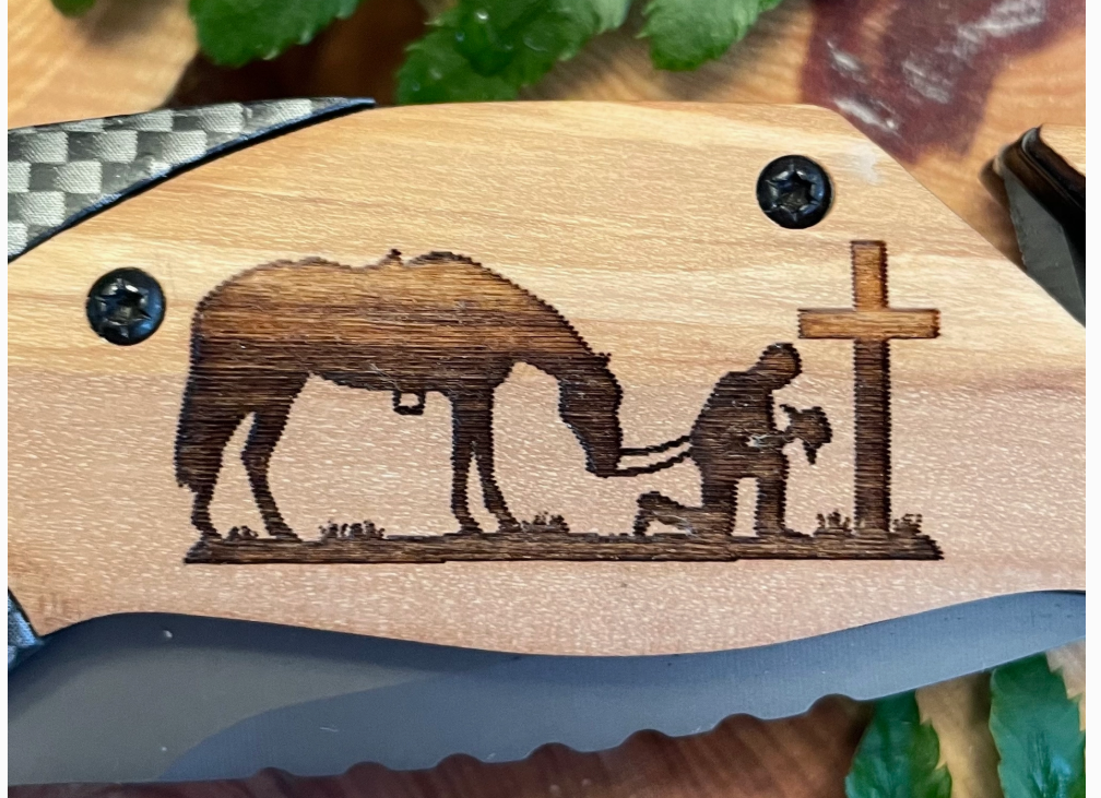 Laser engraved folding tactical knife - Image 39