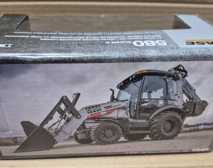 1/50 JI Case 580 Super N Backhoe Loader, Silver Signature Limited Edition, ERTL - Image 7