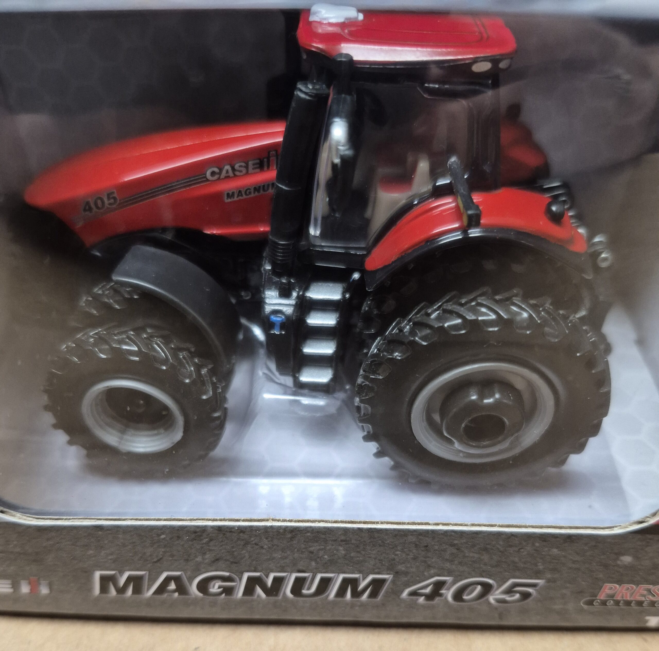 1/64 Case IH Magnum 405 Tractor, ERTL Prestige Collection - Image 3