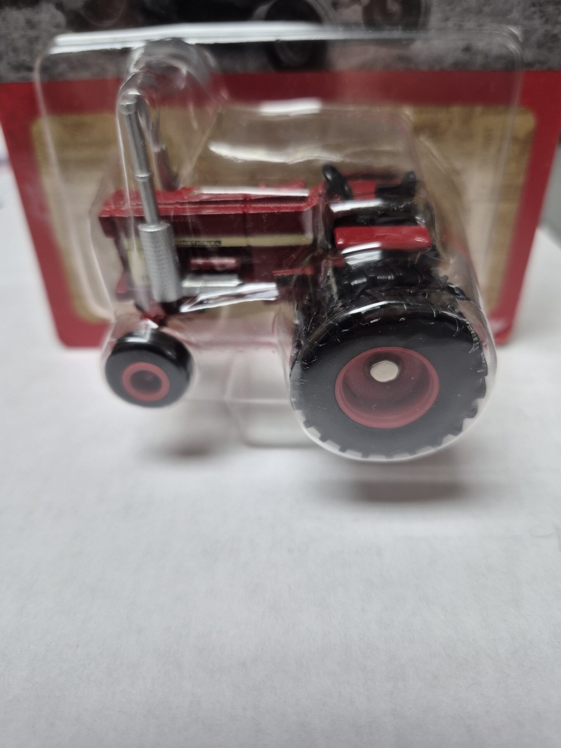 1/64 International Harvester 1468 Wide Front Tractor with Rear Duals – Ertl - Image 2
